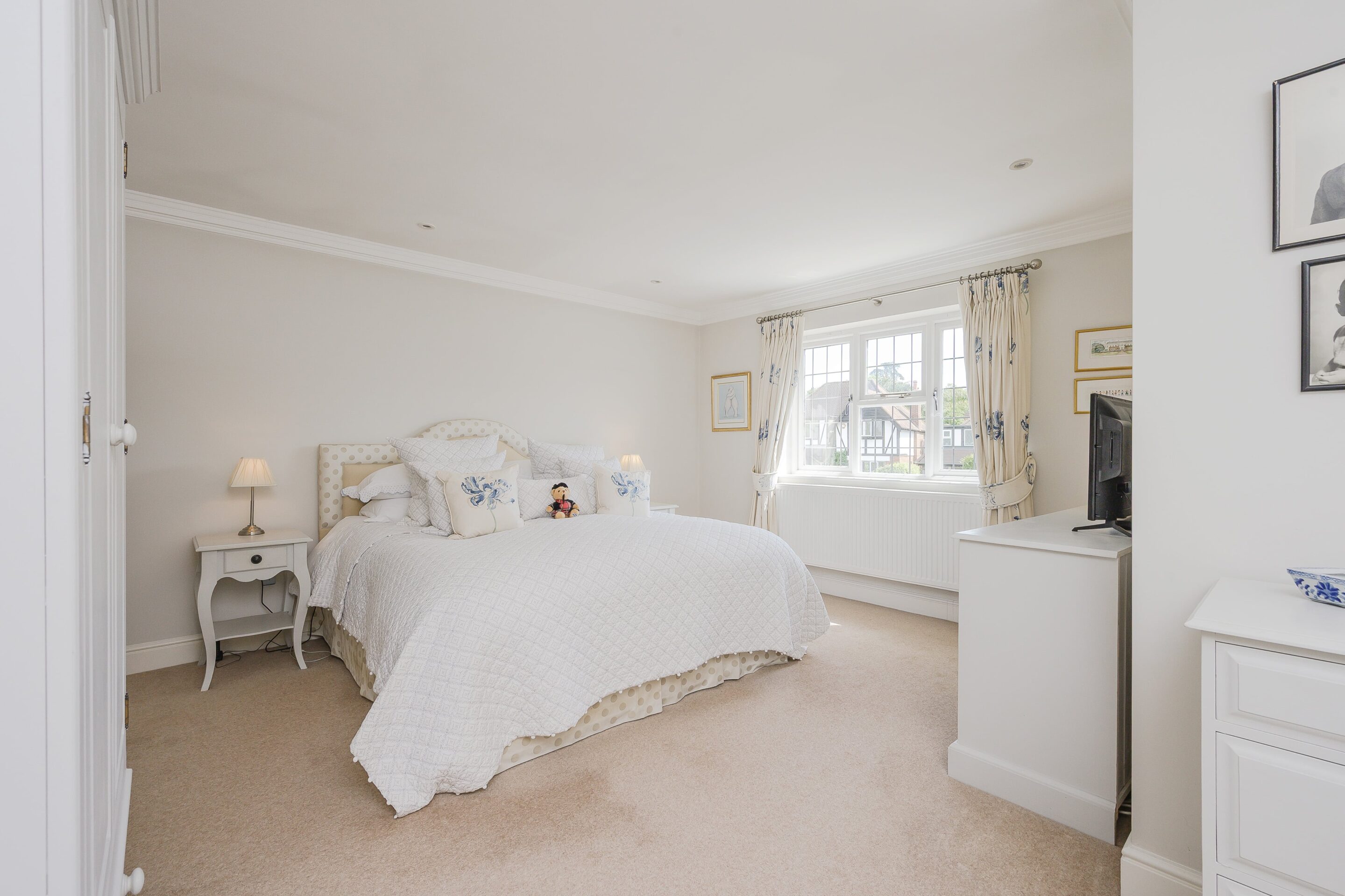 5 Bedrooms, The Ballands North, Fetcham