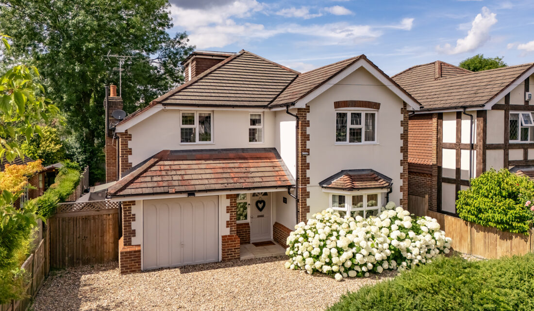5 Bedrooms, The Ballands North, Fetcham