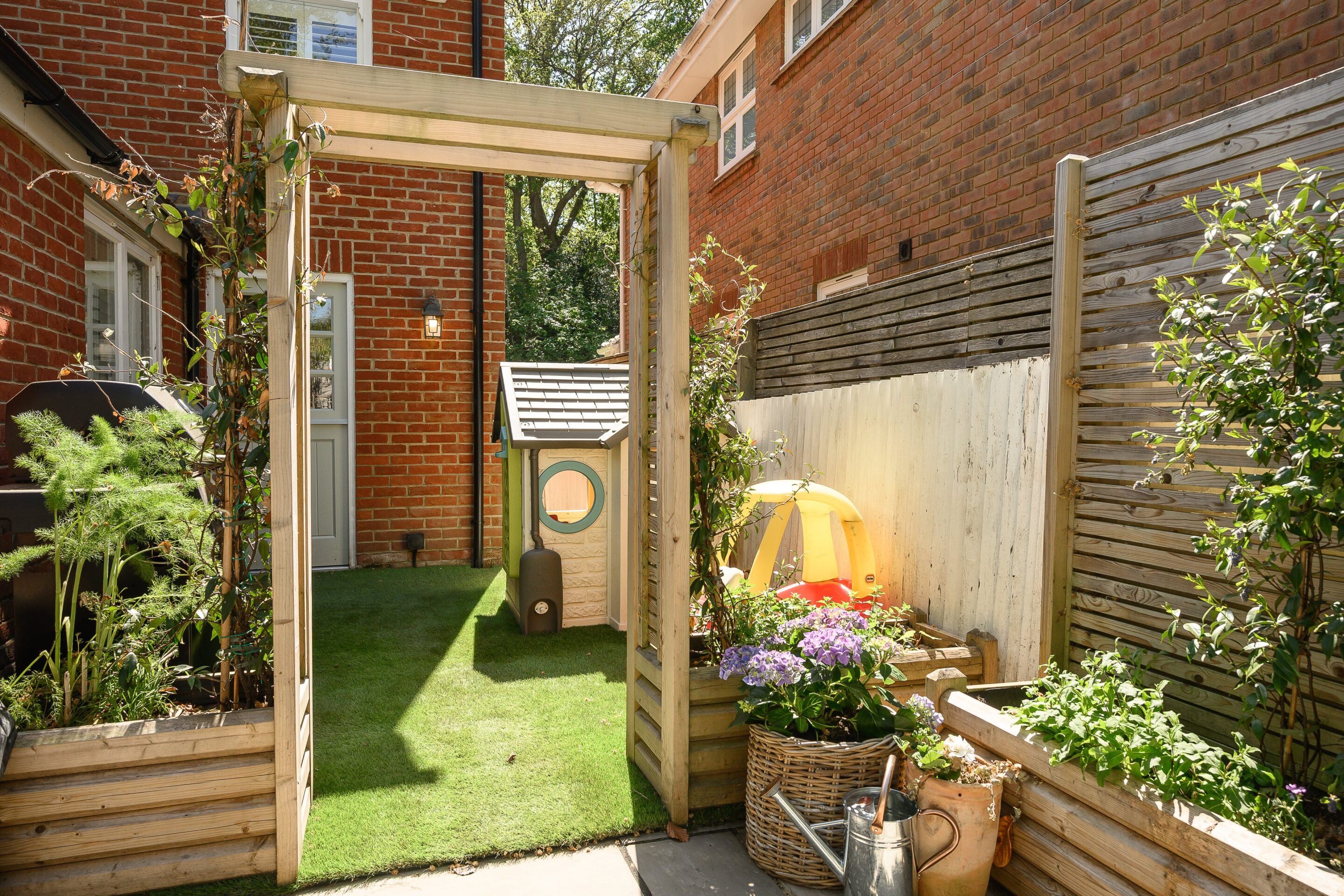 3 Bedrooms, Littleheath Lane, Cobham
