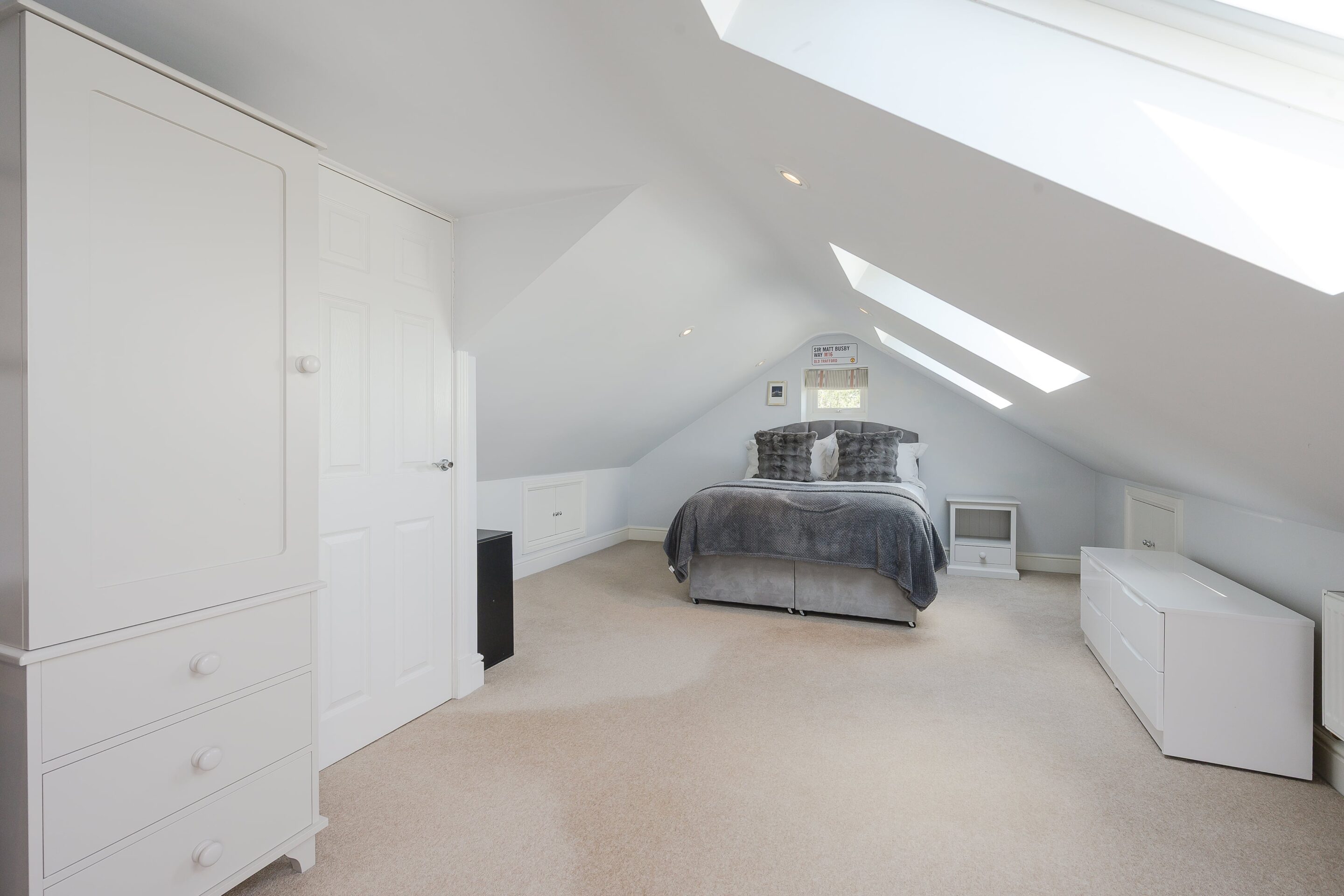 5 Bedrooms, The Ballands North, Fetcham