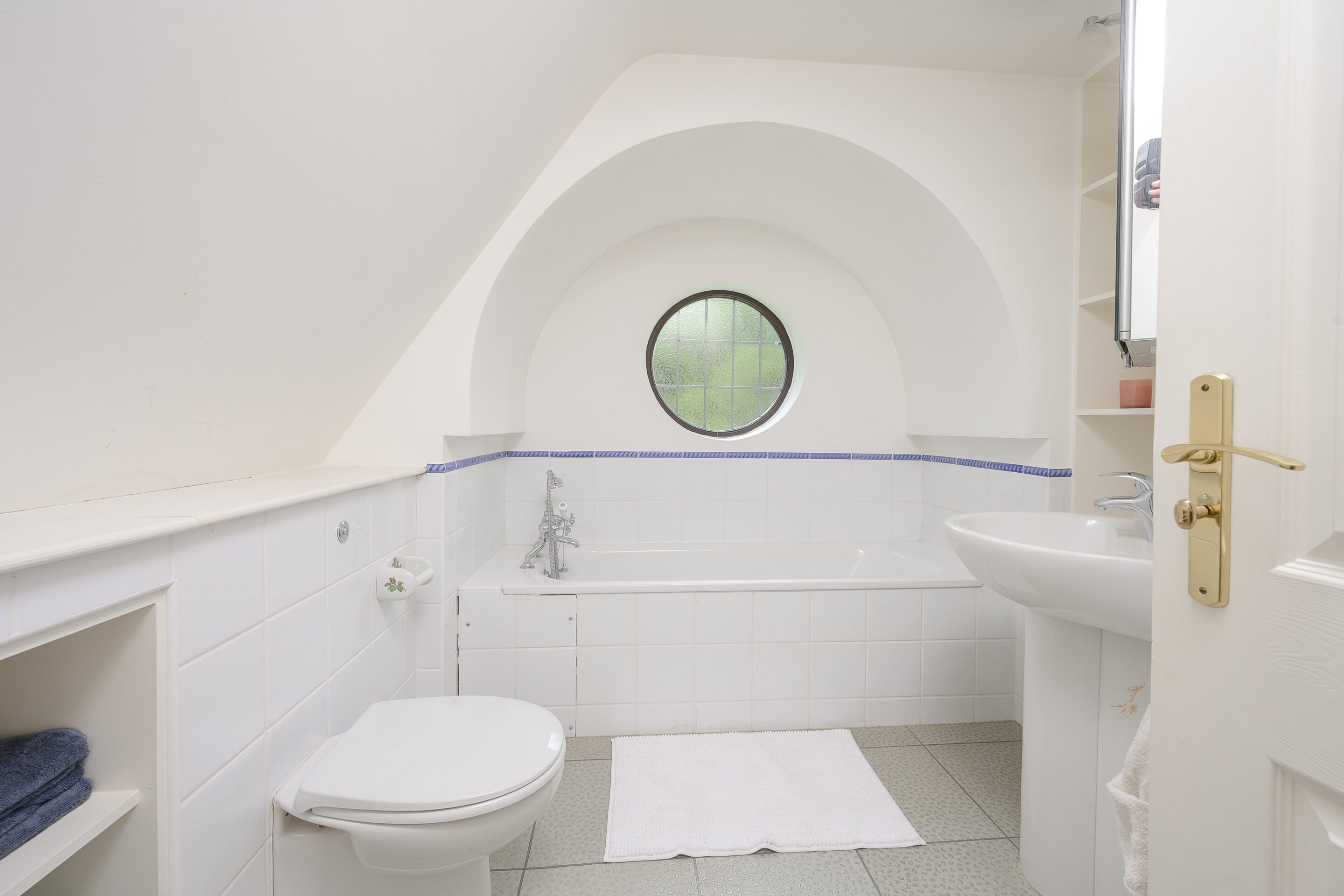 5 Bedrooms, Beechmeads, Cobham