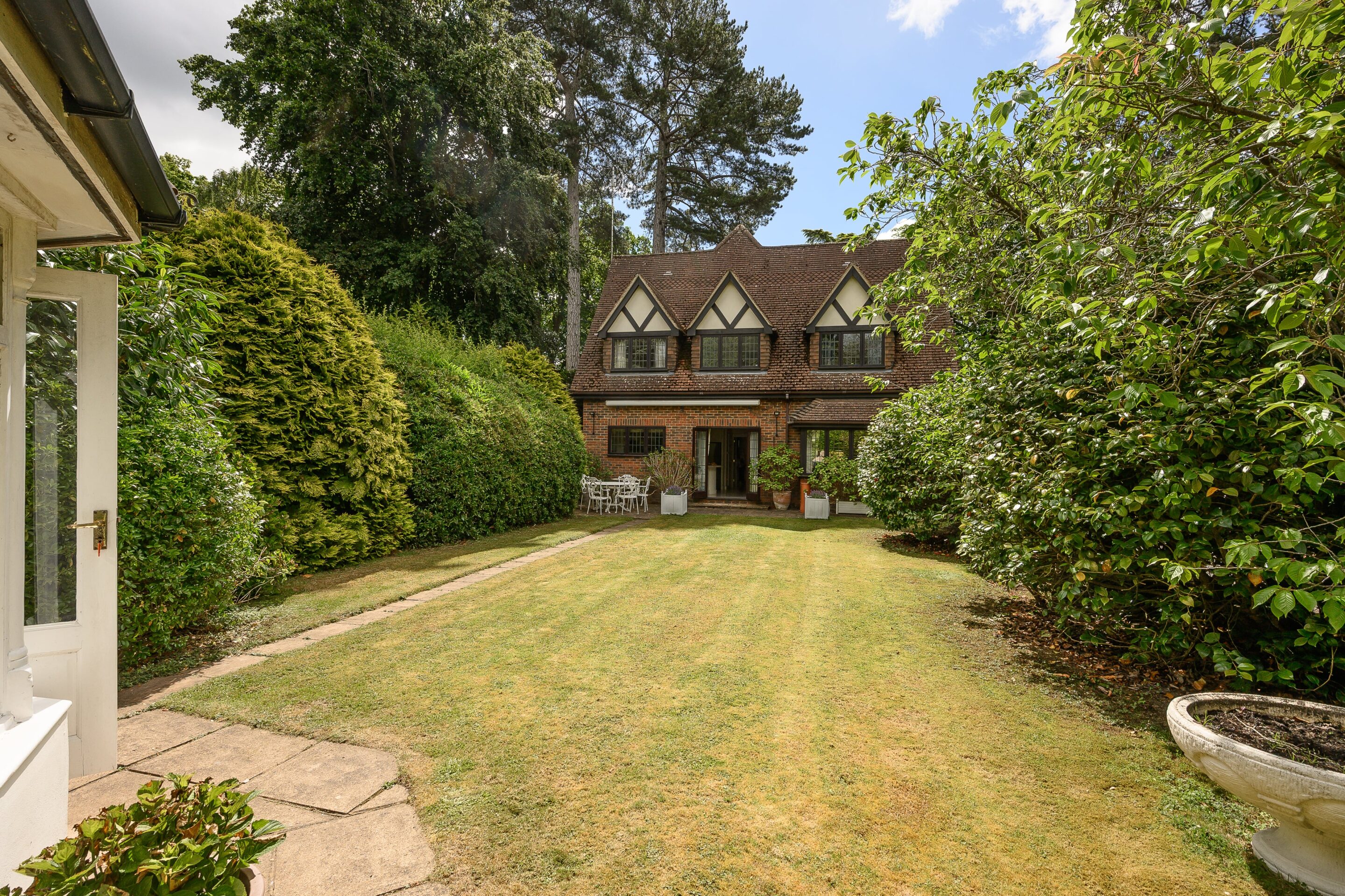 5 Bedrooms, Beechmeads, Cobham