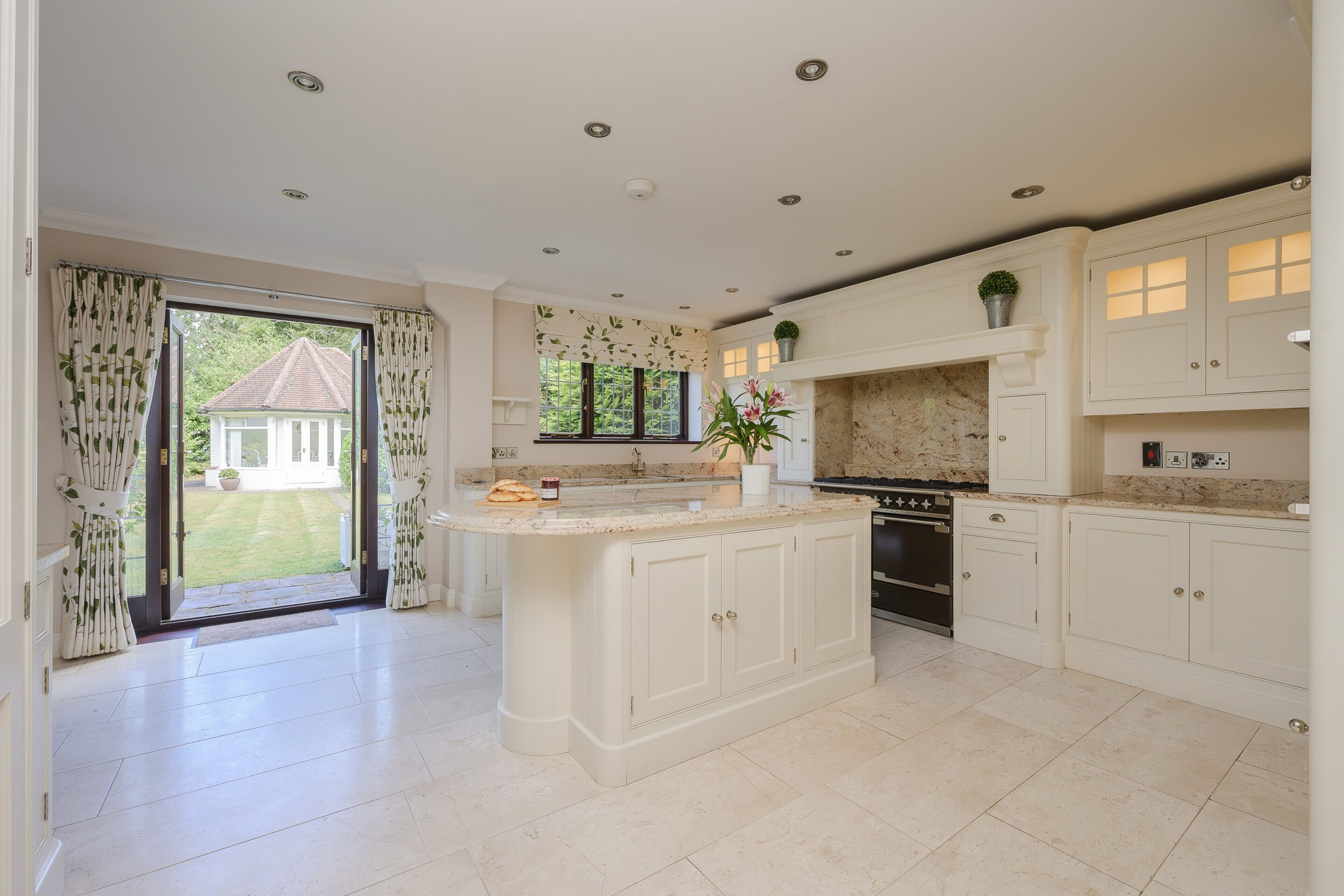 5 Bedrooms, Beechmeads, Cobham