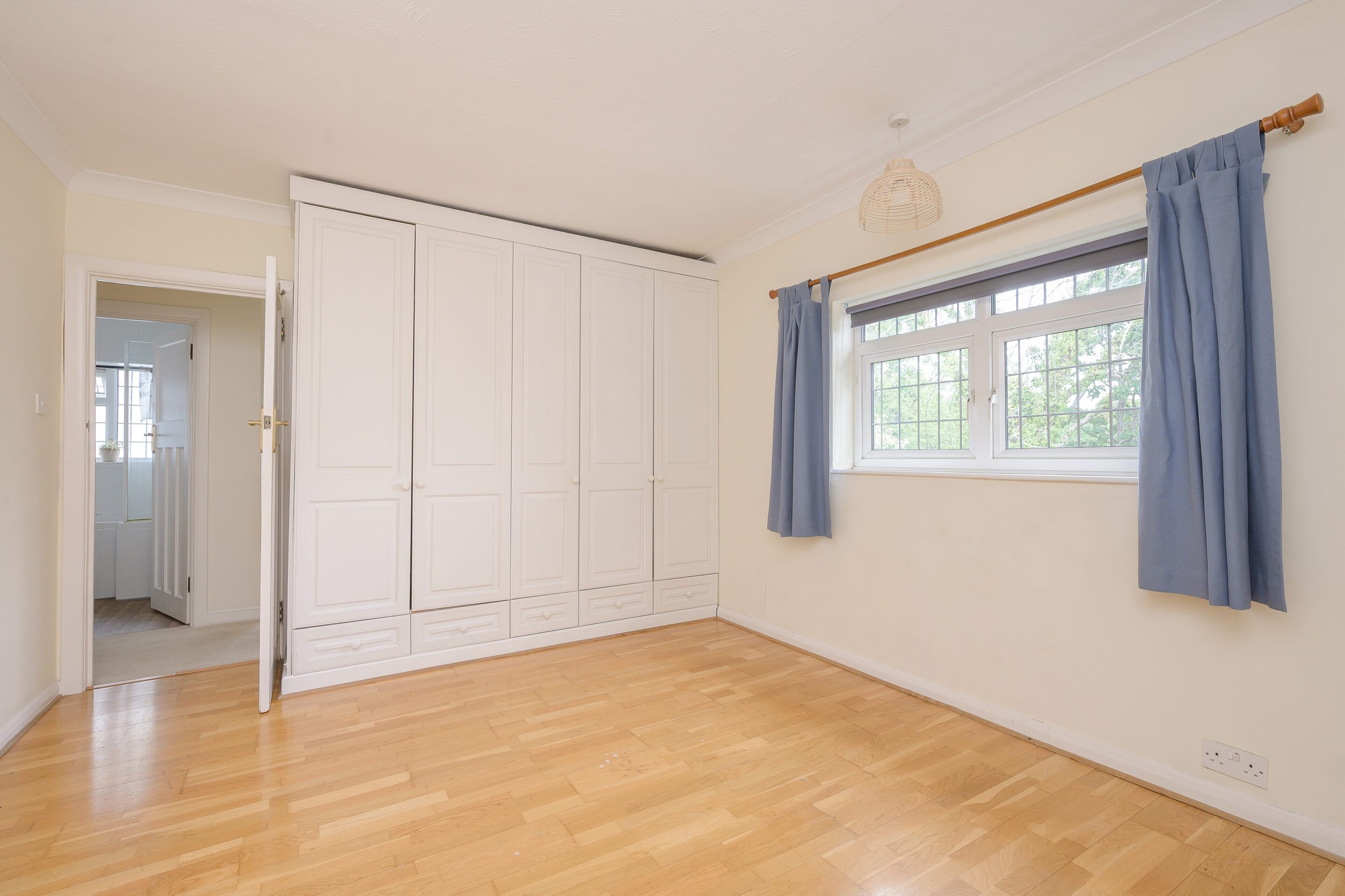 3 Bedrooms, Ember Lane, Esher, Surrey