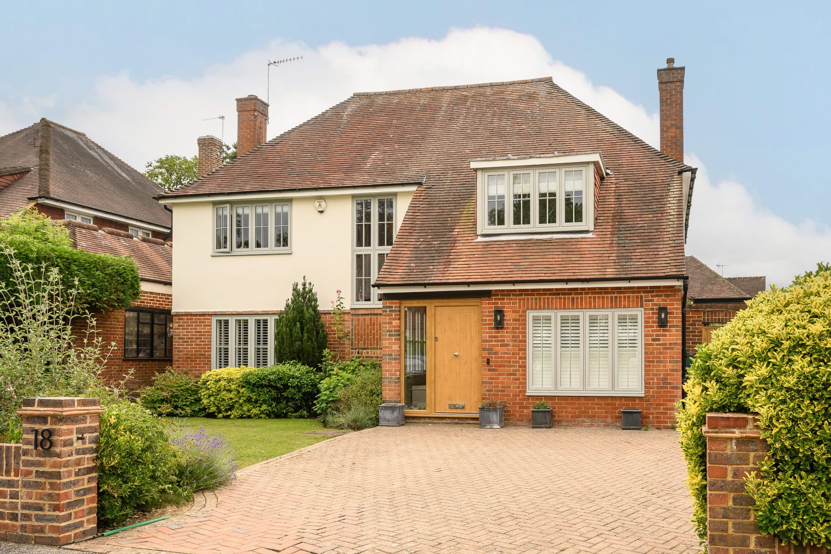 4 Bedrooms, Lodge Close, Cobham