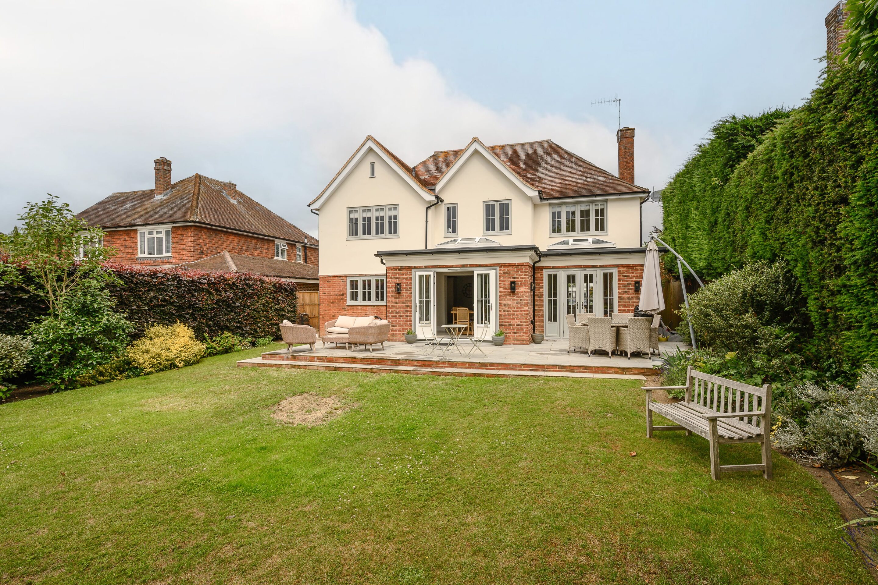4 Bedrooms, Lodge Close, Cobham