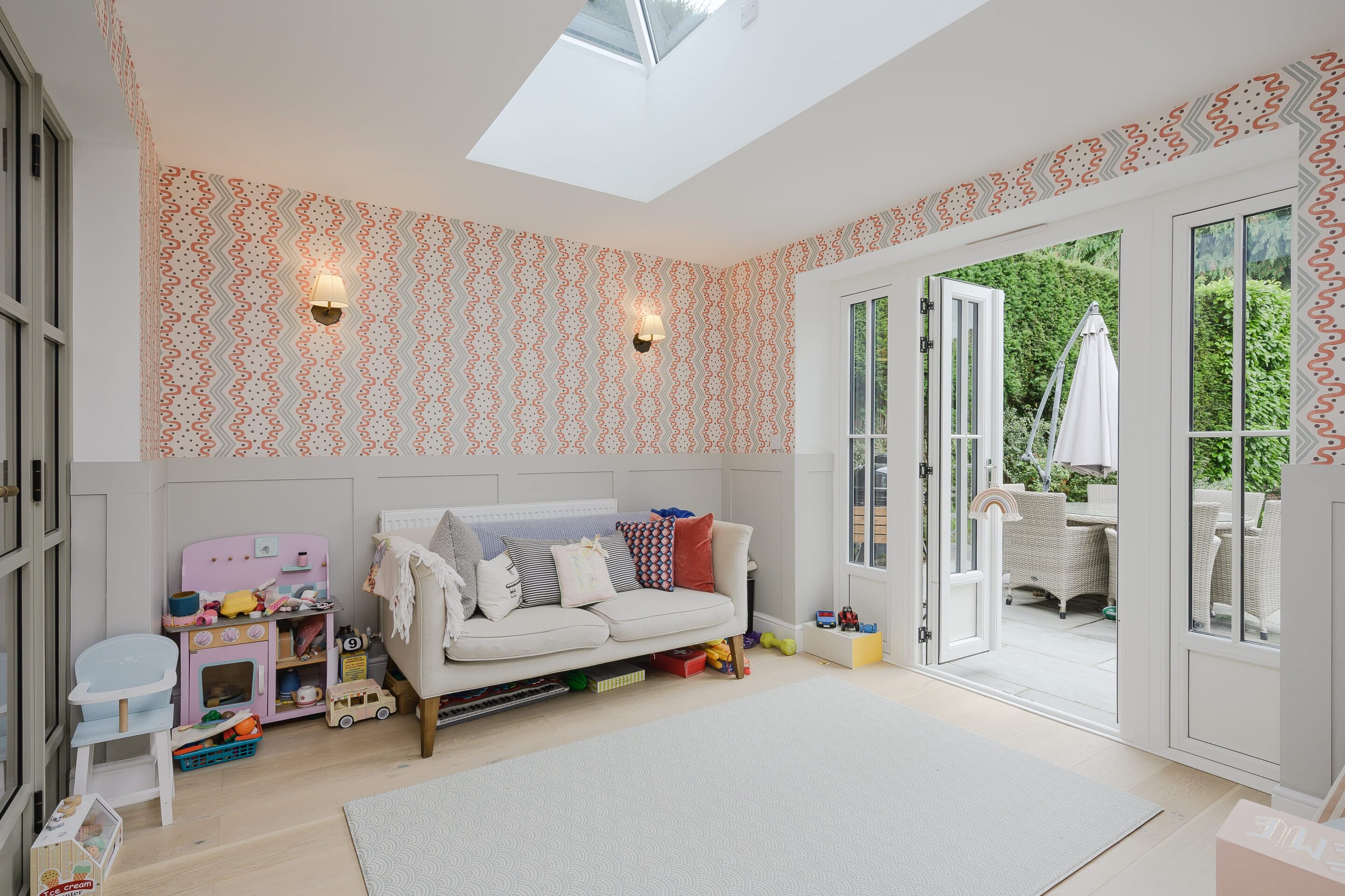 4 Bedrooms, Lodge Close, Cobham
