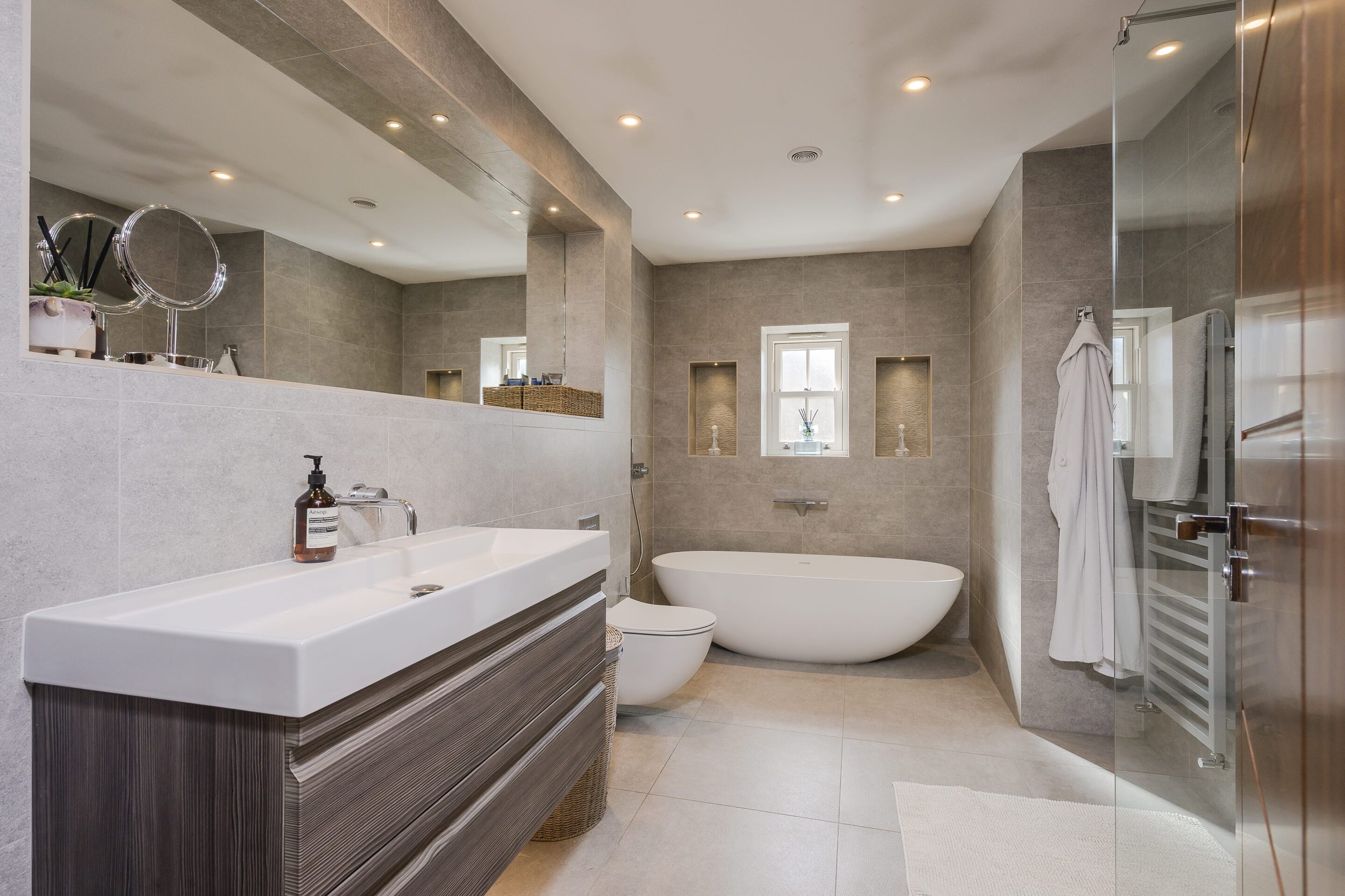 5 Bedrooms, Milner Drive, Cobham