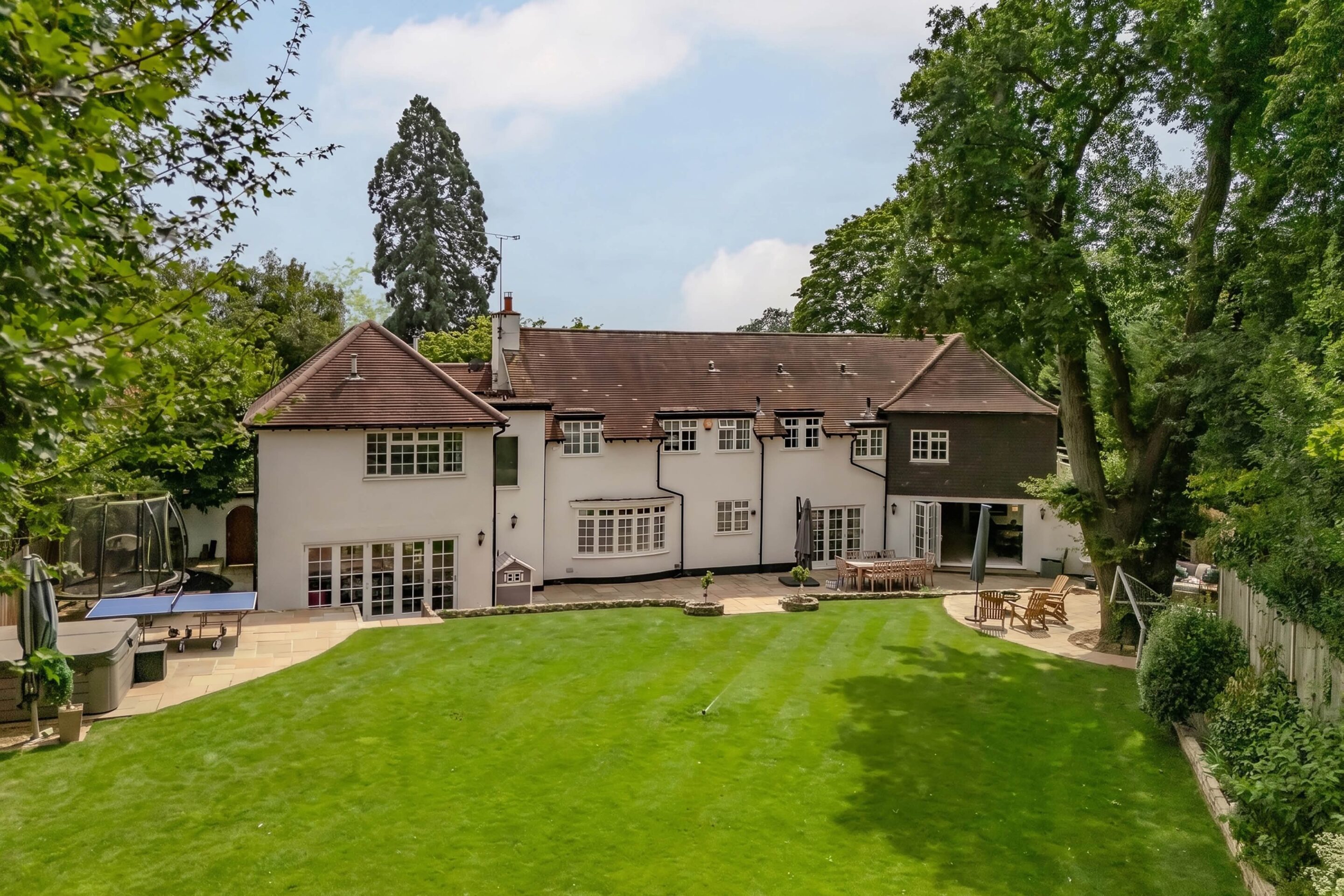 6 Bedrooms, Leigh Court Close, Cobham