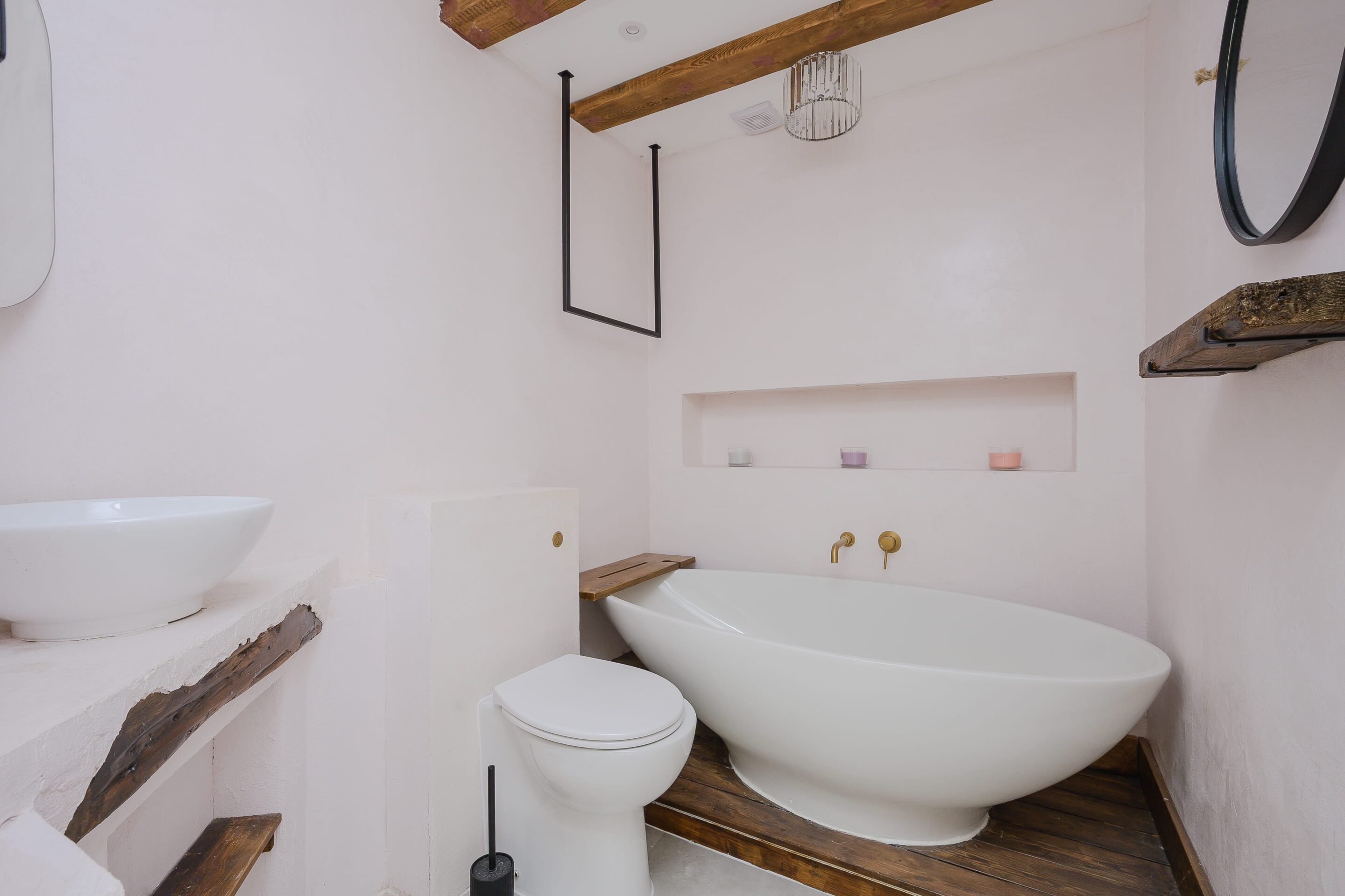 3 Bedrooms, Ravenswood Close, Cobham, Surrey